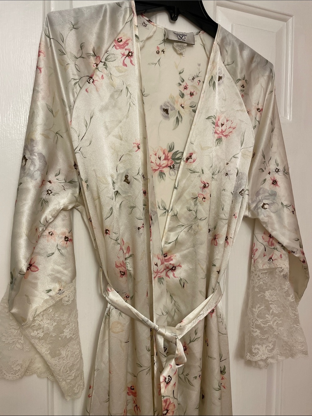 Valentino Intriso Floral Lace Cuff Robe in Cream & Pink